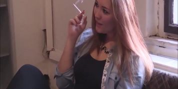 Mark&eacute;ta Smoking