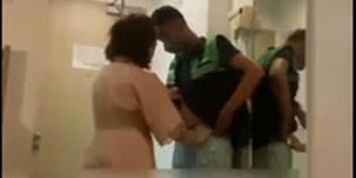 Aunty Sex With Delivery Boy In Home Alone