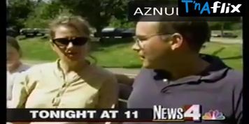 Wendy Rieger Sexy Scene  in Newscenter 4 Washington