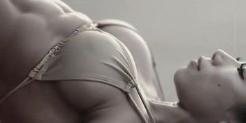 Perfect muscle girl Tina Nguyen showing her rock rough body (Hard Body)