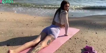 I'm obsessed with camel toe of my yoga instructor who I met on Rokolo dating site lgsn96p