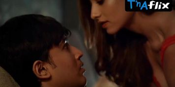 Sadiya Khan Sexy Scene  in Random Jawani