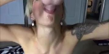 Bigtits milf squirting in livecam