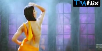 Katrina Kaif Sexy Scene  in De Dana Dan