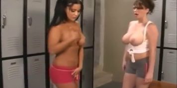 Locker Room Temptation Titfight (Sara Stone, Sophia Lomeli)