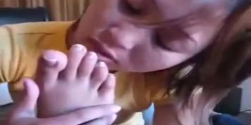 feet smelling