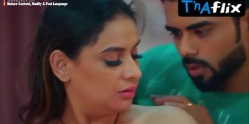 Alendra Bill Sexy Scene  in Gharwali Baharwali