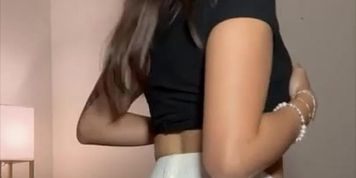 TikTok Hottest Model ! Links + More In The D&euro;SCRIPTION !