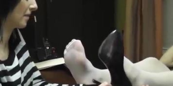Catherine Foxx sleepy foot worship