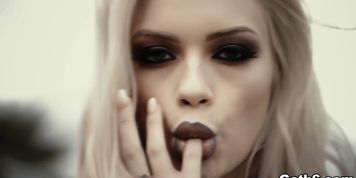 Super hot goth babe Alex Grey show of her skills