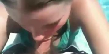 girlfriend pool bj