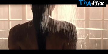 Angelina Jolie Sexy Scene  in Lara Croft: Tomb Raider (Jamie Lee, Lara Craft)