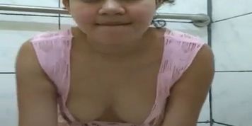 Joven hermosa se graba y le obligo a  subir su video para que todo mire lo zorra que es 
