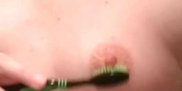 Stories Snapchat №21 Страшная баба мастурбирует зубной щеткой (Nubiles)