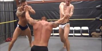2 vs 1 Muscle Chace
