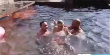 Amateur and blonde Emma Hix invites her friends and fucks in threesome