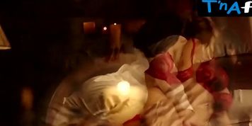 Sunny Leone Underwear Scene  in Ek Paheli Leela