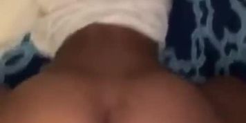Lightskin bitch throwin it back