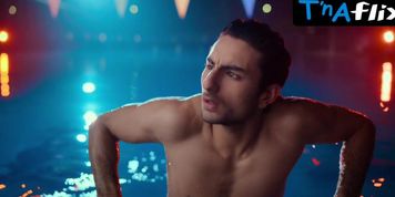 Khushi Kapoor Bikini Scene  in Nadaaniyan