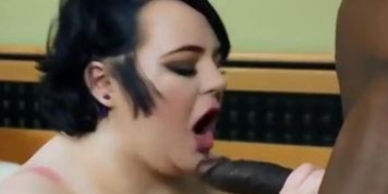 BBW GETS HELP FROM BLACK MAN
