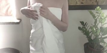 Teenager dream in Public - SPA - Best Catchy Couple