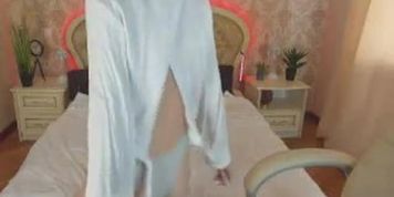 CAM4FREE - Pretty Woman Rubs Her Pussy On Live