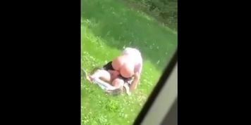 Australian couple caught fucking outdoor in park