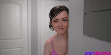 Perky Tit Spinner Stepsister Jade Valentine Experiments With Stepbros Super Sensi (Jimmy Michaels, angela doll, bunz4ever, mariza lamb, railey diesel)