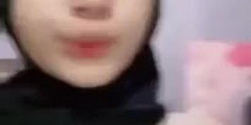 Bokep Indo Hijaber Chella Dini Suka Pamer Bogel