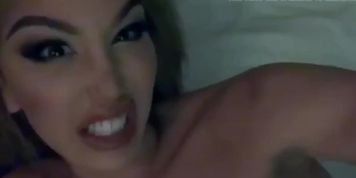 Hot Insta slut bimbo rips a couple of farts (Sexi Girl)