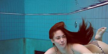 Big natural boobs babe Lola underwater swimming (Yulia Blondy)