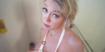 Dee Williams Cleaning - Dee Dee (Dawn Knudsen, Dorian Dennis)