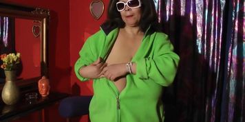 M tits