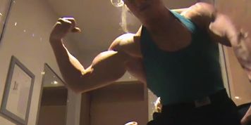 CB11?&bull;_Oct16-08-New Perspective on Biceps (gym)