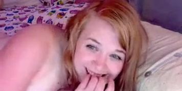 Thick Cam Cutie Masturbates