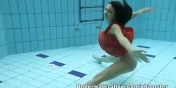 Anna - nude swimming underwater (Taylor Bow)