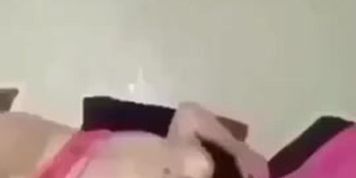 Girl cumin and squirting at the same time 