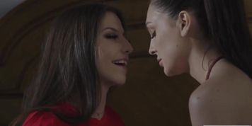 Busty brunette facesits her stepsis
