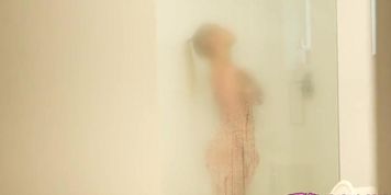 My Stepsis Caught Me Spying On Her - Susanne Brend