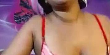 Webcam Ebony Girl Showing Her Goods