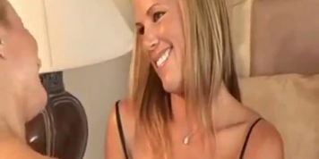 Joelean & Kayla Synz Lesbian Fuck
