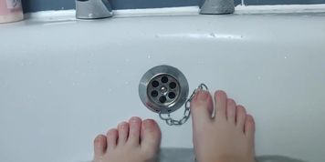 Wiggly bath toes  Feet Worship  Feet Pov  Feet Tease ( No Talking)