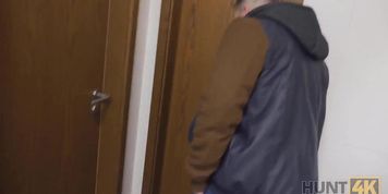 HUNT4K. Cuck stays in public toilet and watches GFs sex with hunter