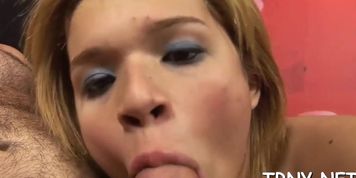 Teen tranny tries sexperiments