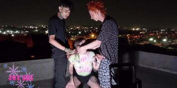 my gifted neighbors have already arrived, putting their dicks in my mouth (Esposa Exibicionista)
