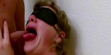 cum splashes in girls mouth