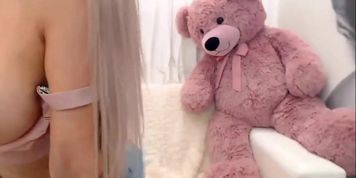 Cute And Sexy Girl Masturbates Her Pussy (Cute Pussy, Cute_Amateur)