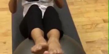 Dirty bare feet in the gym