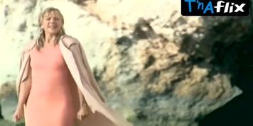 Kim Cattrall Sexy Scene  in Kim Cattrall: Sexual Intelligence