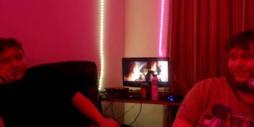 2 HETEROSEXUAL MEN WATCH KISSING BOOTH TEENS